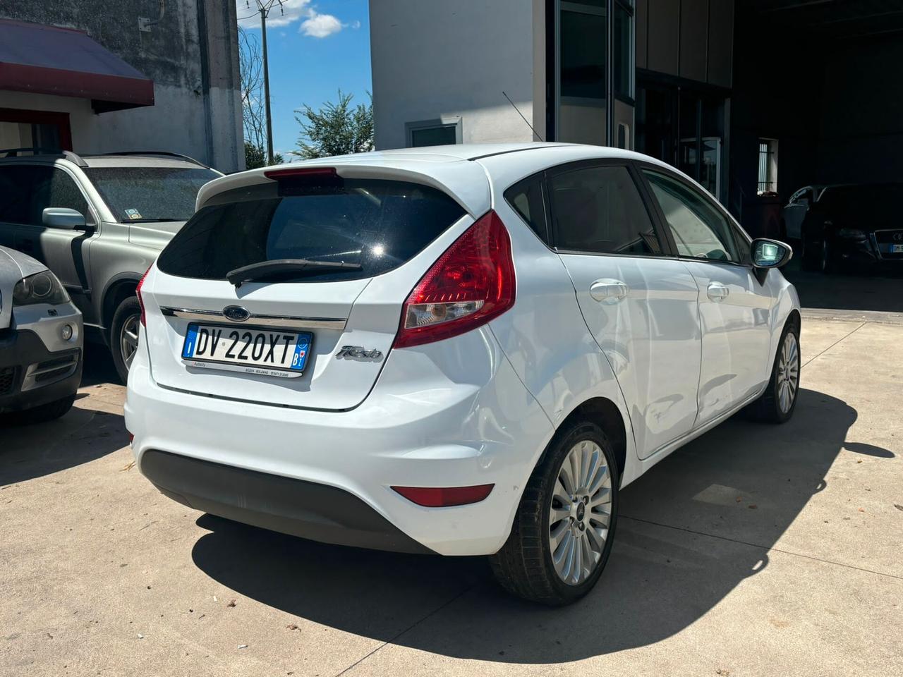 Ford fiesta benzina 1.4 tenuta bene