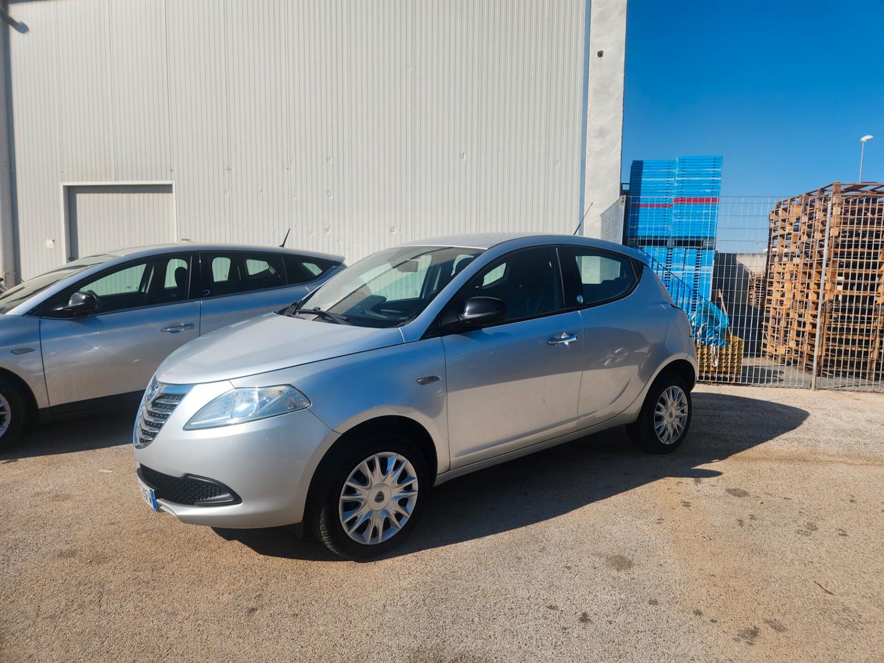 Lancia Ypsilon 0.9 TwinAir 85 CV 5 porte Metano Ecochic Silver