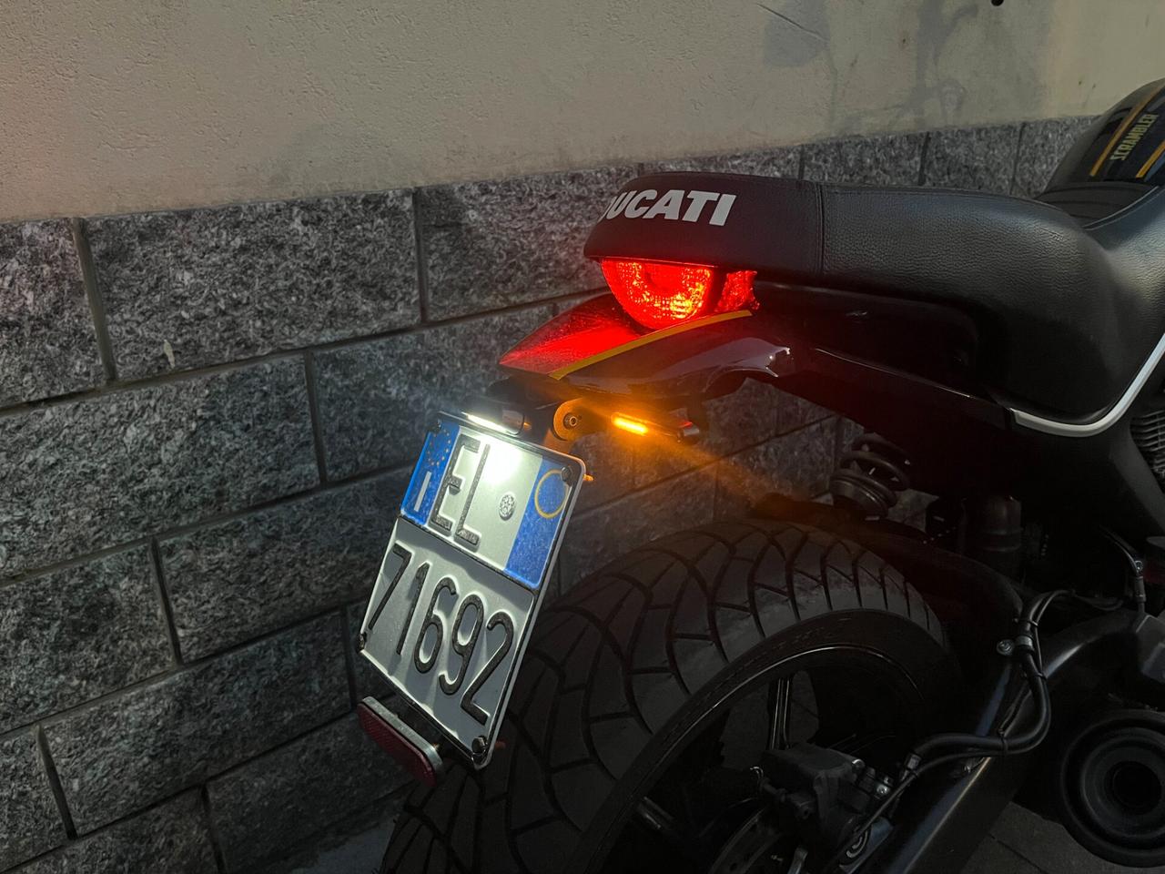DUCAT SCRAMBLER SIXTY 2 400CC A2 - 2019 - BASSO CHILOMETRAGGIO