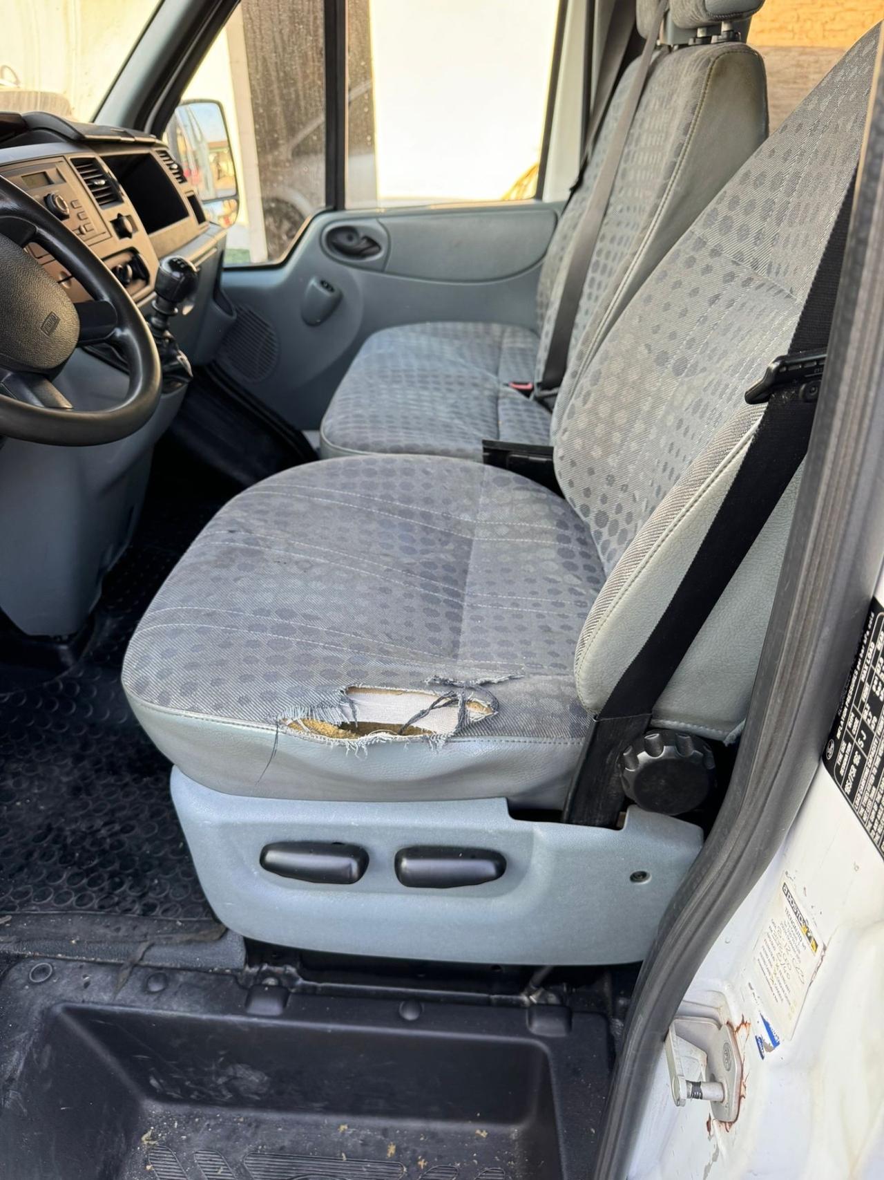 Ford Transit 7 posti (la testata da rifare)