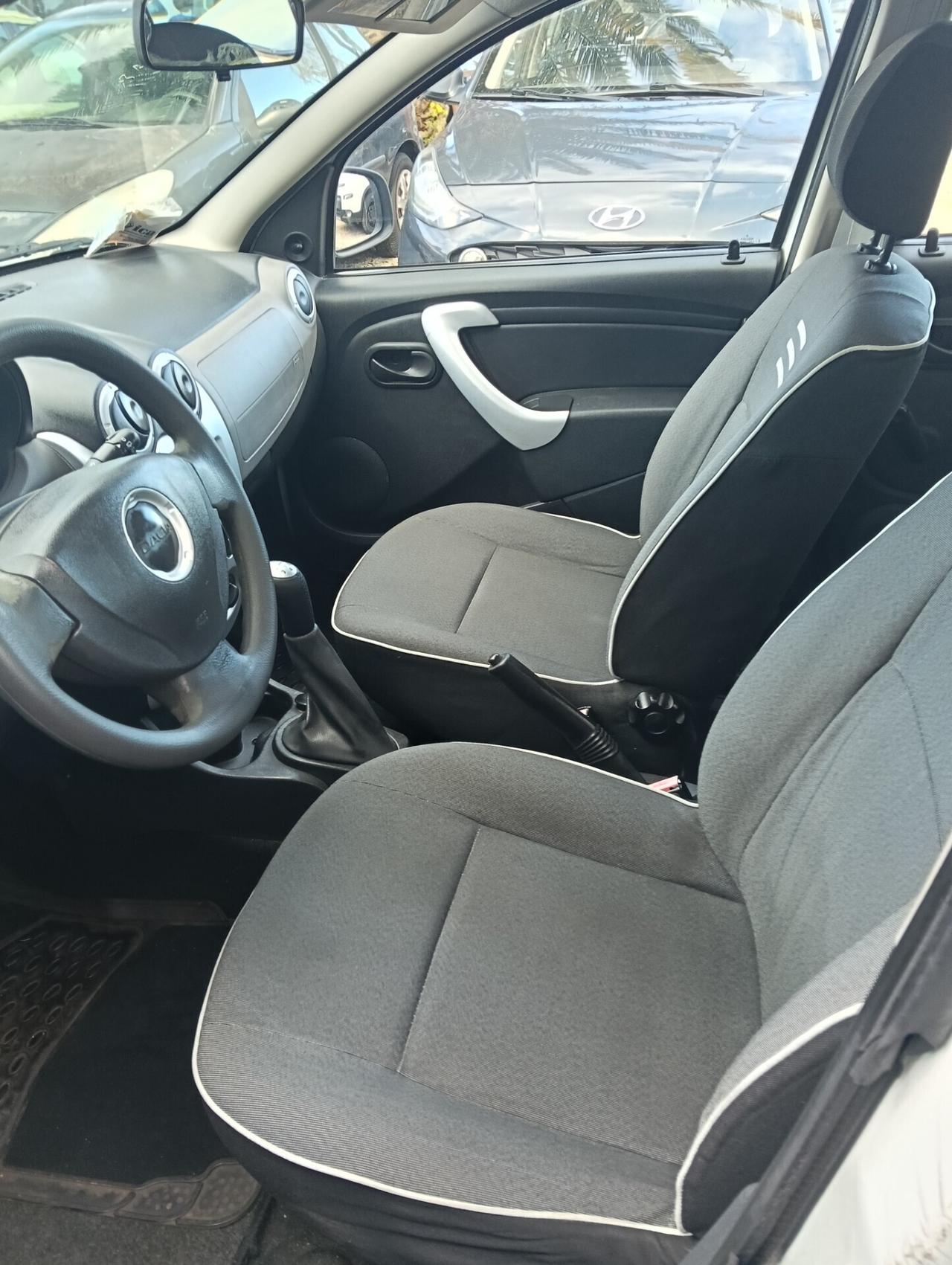 Dacia Sandero 1.2 16V Embleme