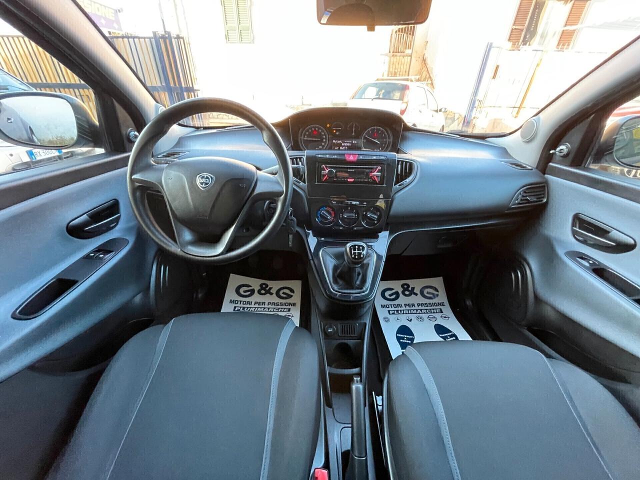 Lancia Ypsilon 1.2 69 CV 5 porte Silver