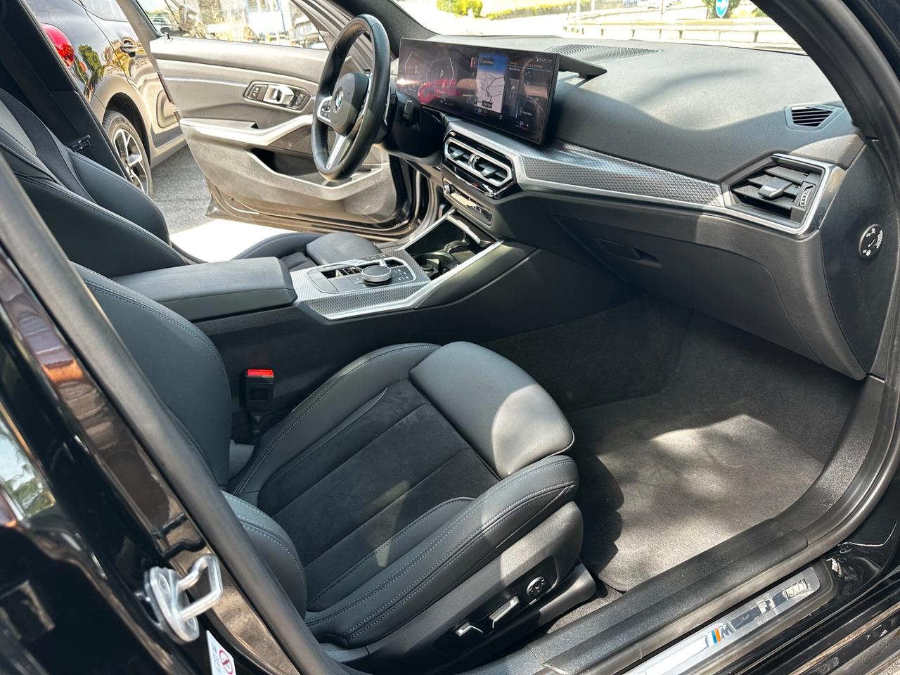 Bmw 318 d Touring M SPORT_PANORAMA_TOTAL BLACK_FARI oLED_HEAD-UP 320