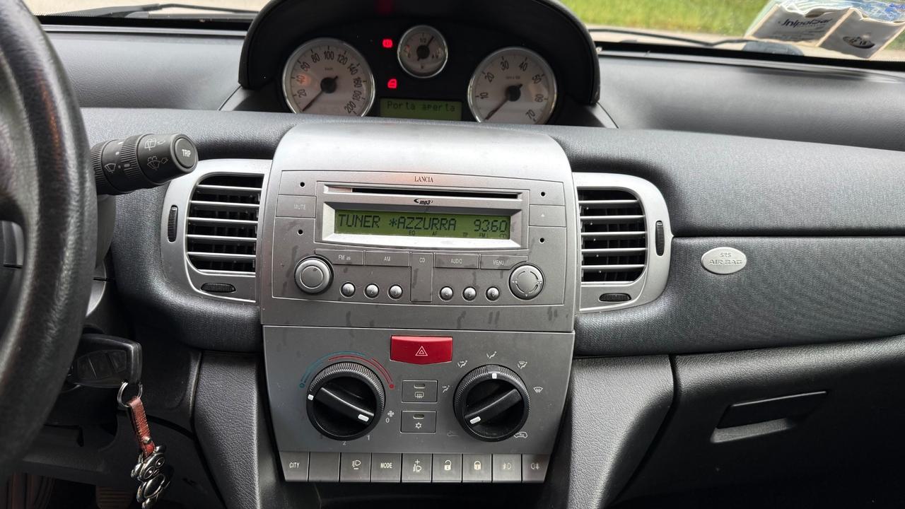 Lancia Ypsilon 1.3 MJT 75 CV Argento