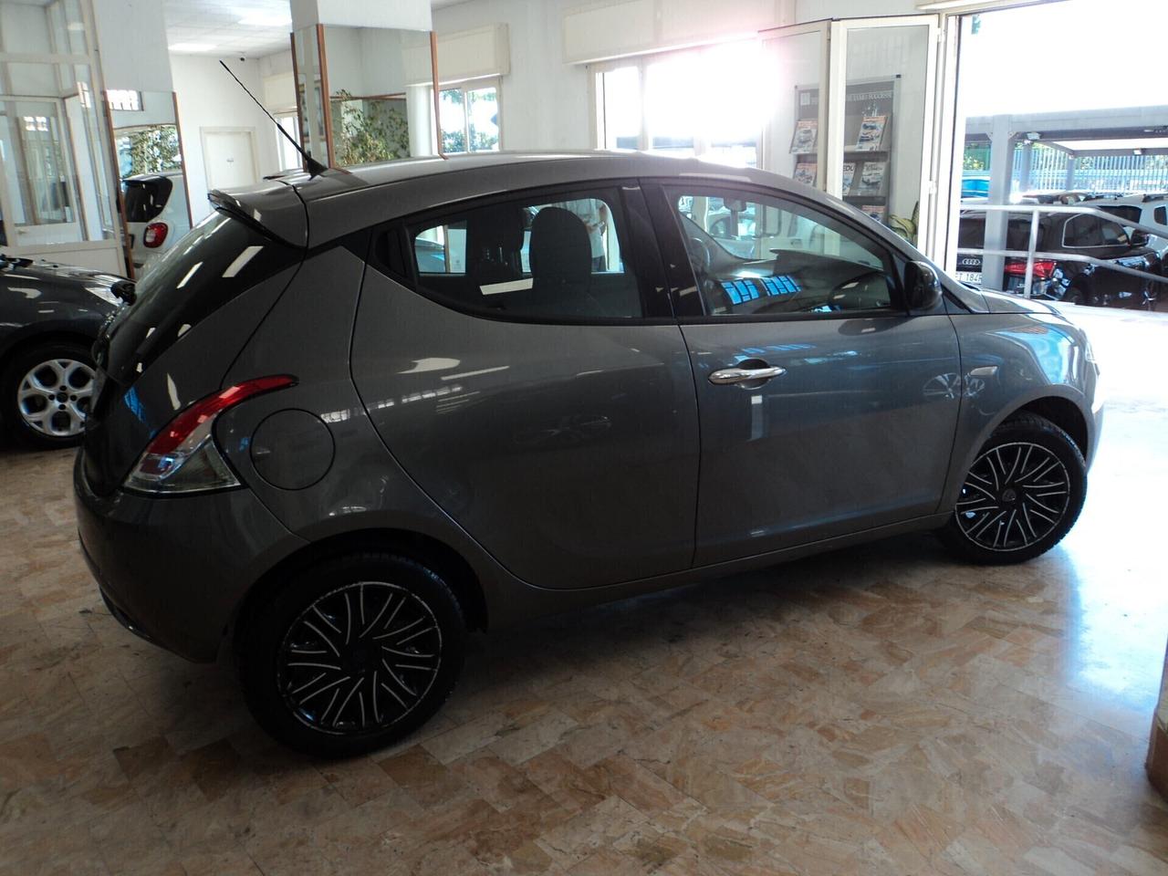 Lancia Ypsilon 1.2 69 CV 5 porte Gold
