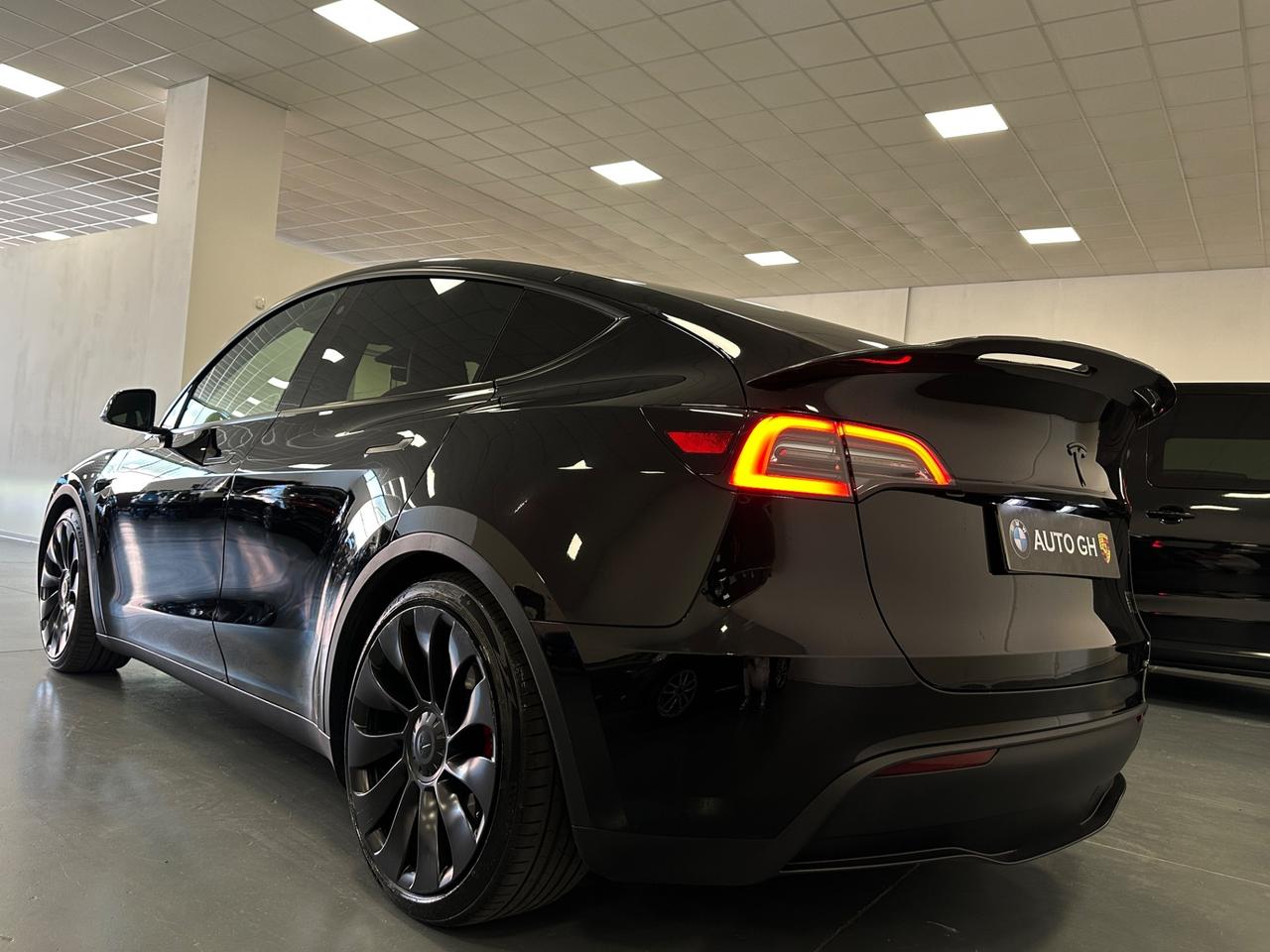 Tesla Model Y AWD Performance