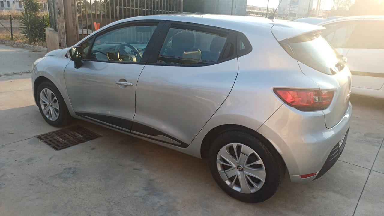 Renault Clio dCi 8V 90 CV 5 porte Moschino Intens