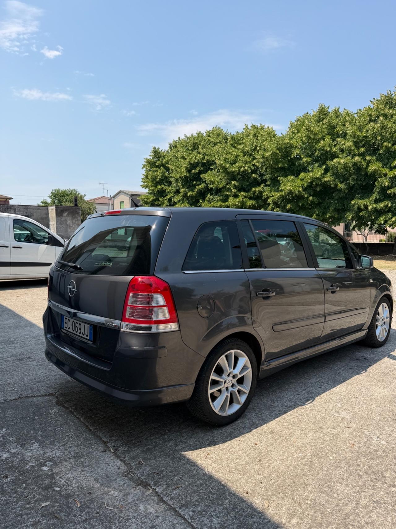 Opel Zafira 1.9 16V CDTI 150CV aut. Cosmo