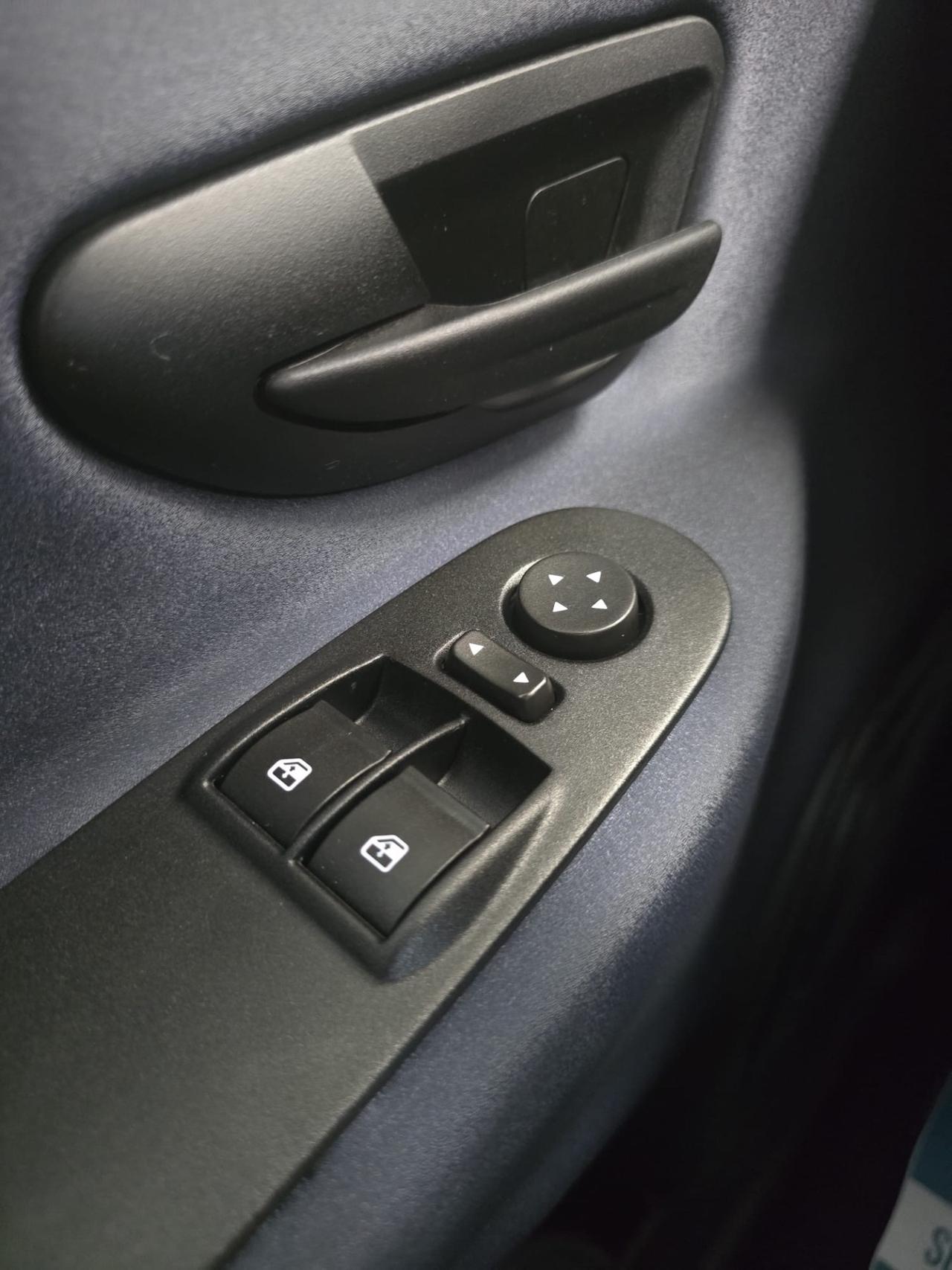 Lancia Ypsilon 1.0 Hybrid 70cv anno 2024 km 68000