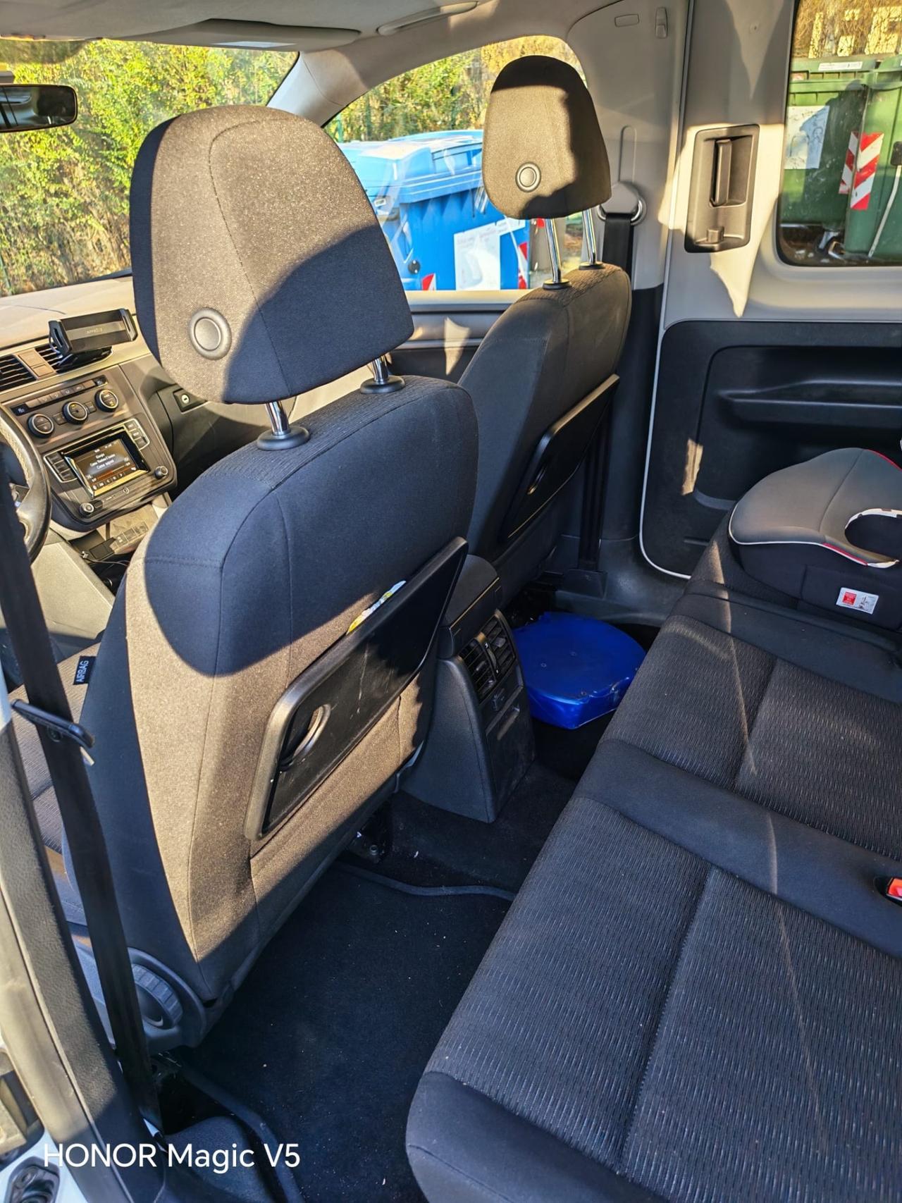 Volkswagen Caddy Maxi 2.0 TDI con allestimento per trasporto persona in carrozzina.