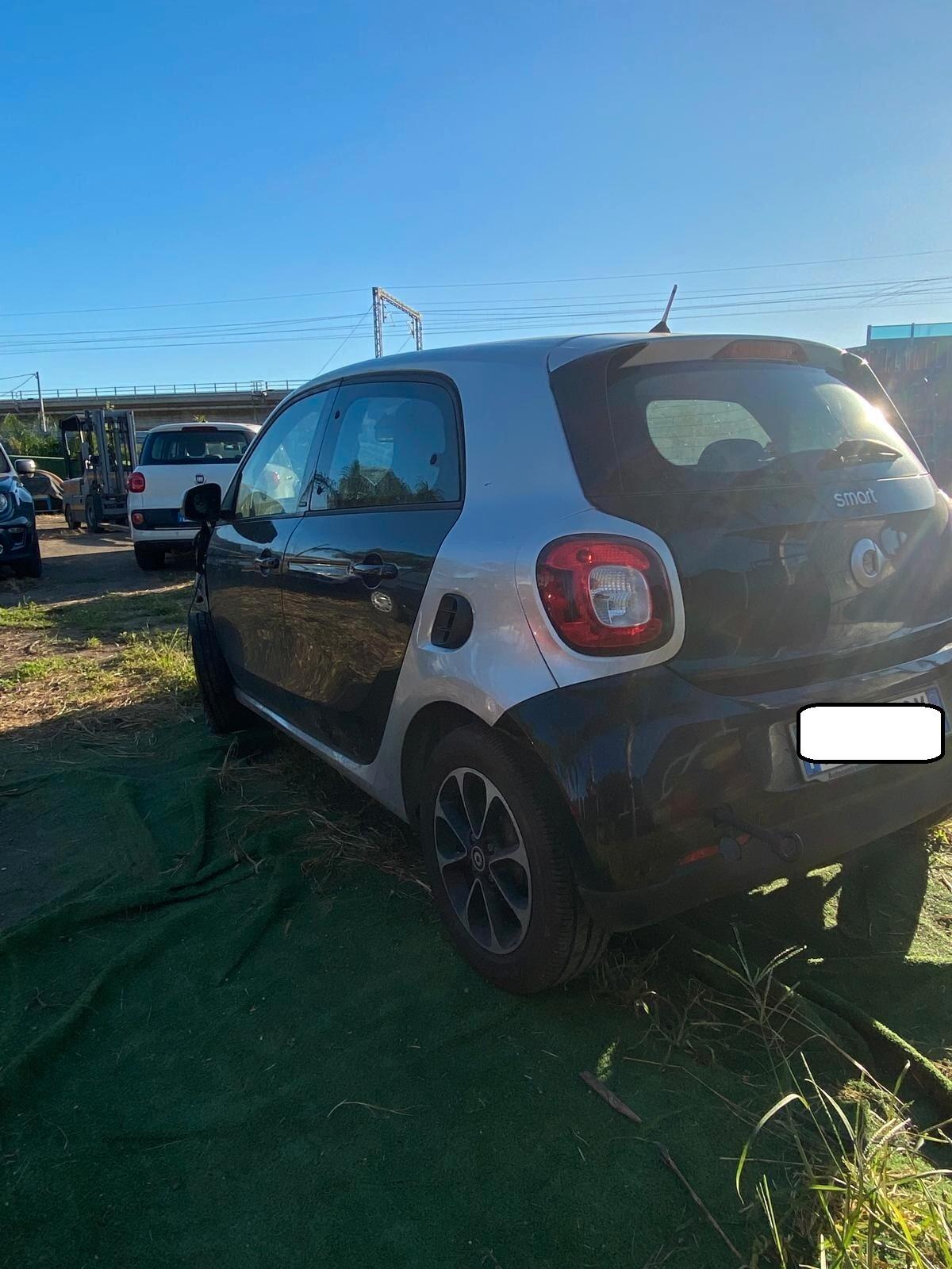 Smart ForFour 2017 70 1.0 Prime SINISTRATA