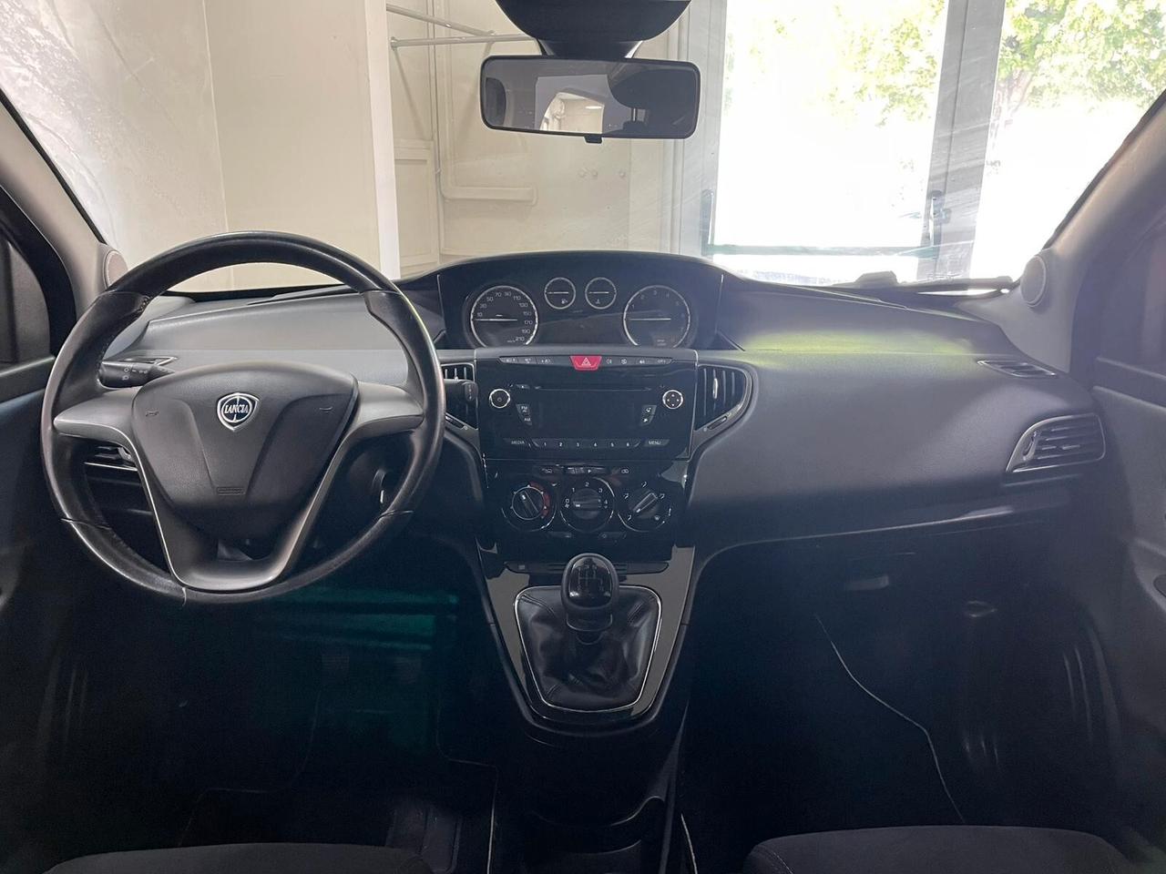 Lancia Ypsilon 1.2 69 CV 5 porte S&S Silver
