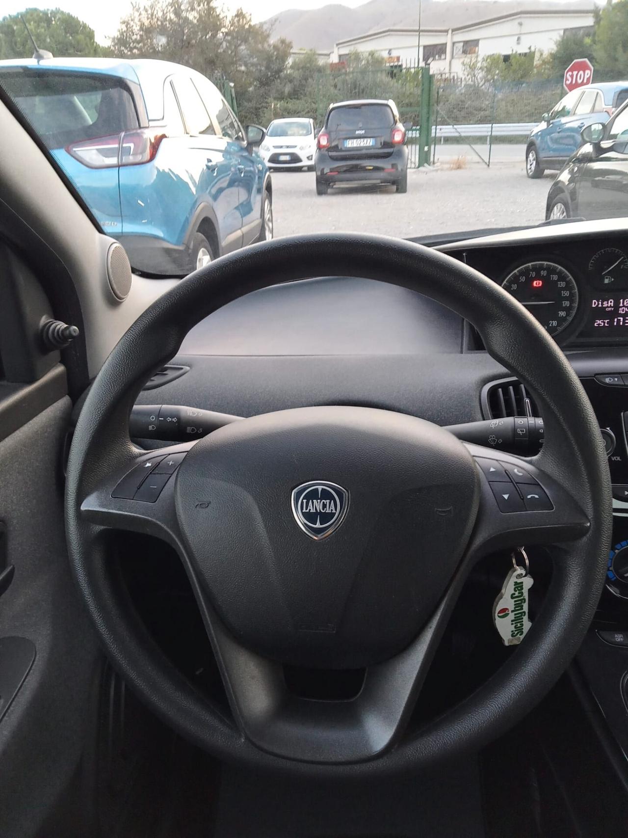 Lancia Ypsilon 1.0 FireFly 5 porte S&S Hybrid Ecochic Silver