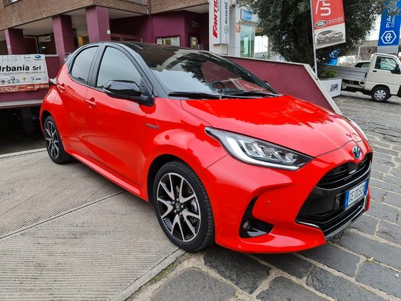 Toyota Yaris 1.5 Hybrid 5 Porte Premiere noleggio Giornaliero
