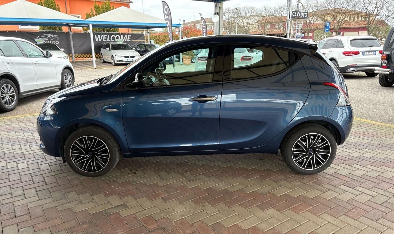 Lancia Ypsilon 1.0 FireFly 5 porte S&S Hybrid Gold Plus