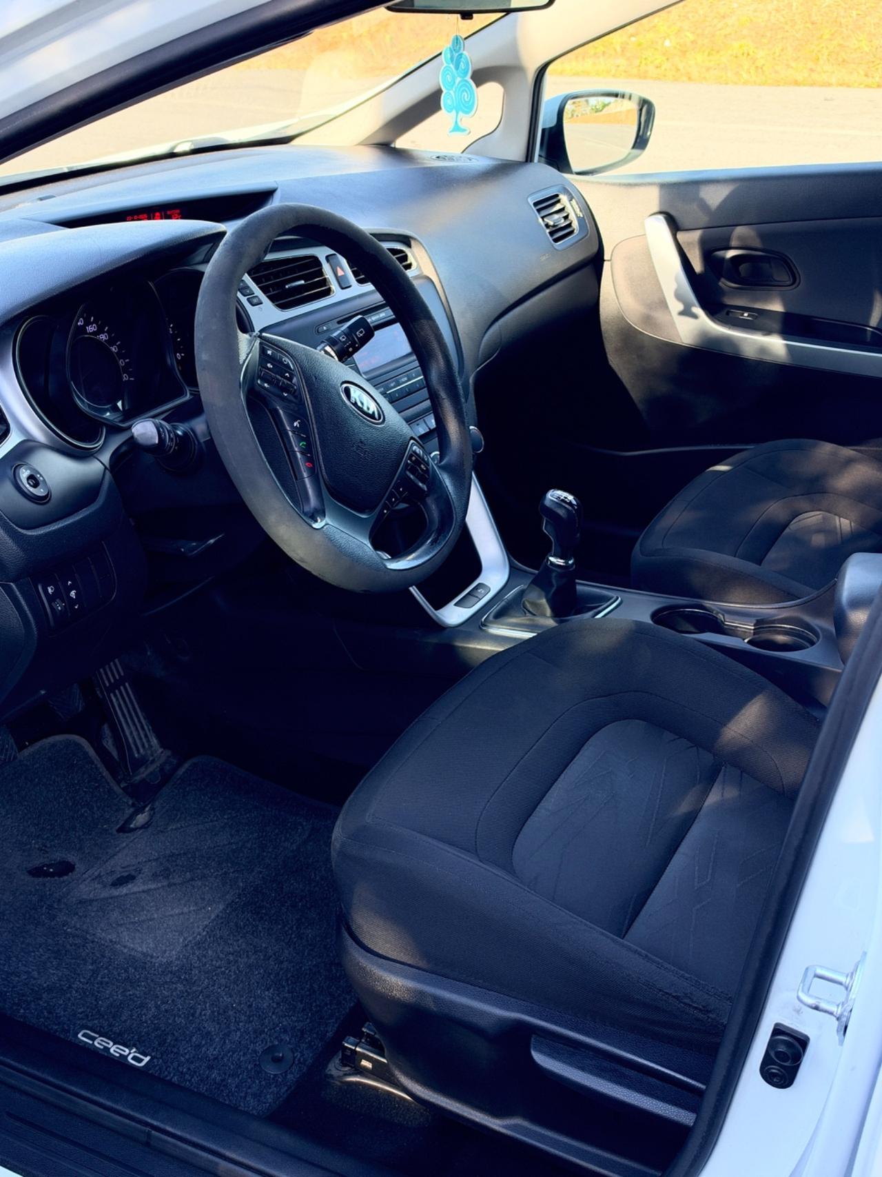 Kia Ceed cee'd 1.4 CRDi SW Cool Neopatentati
