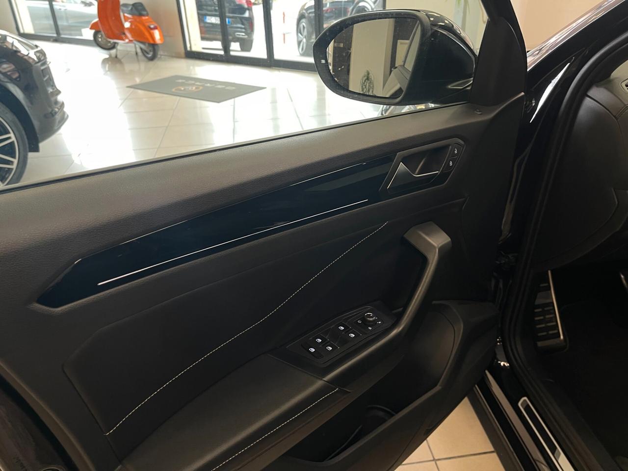 Volkswagen T-Roc 2.0 TDI SCR 150 CV DSG R-Line