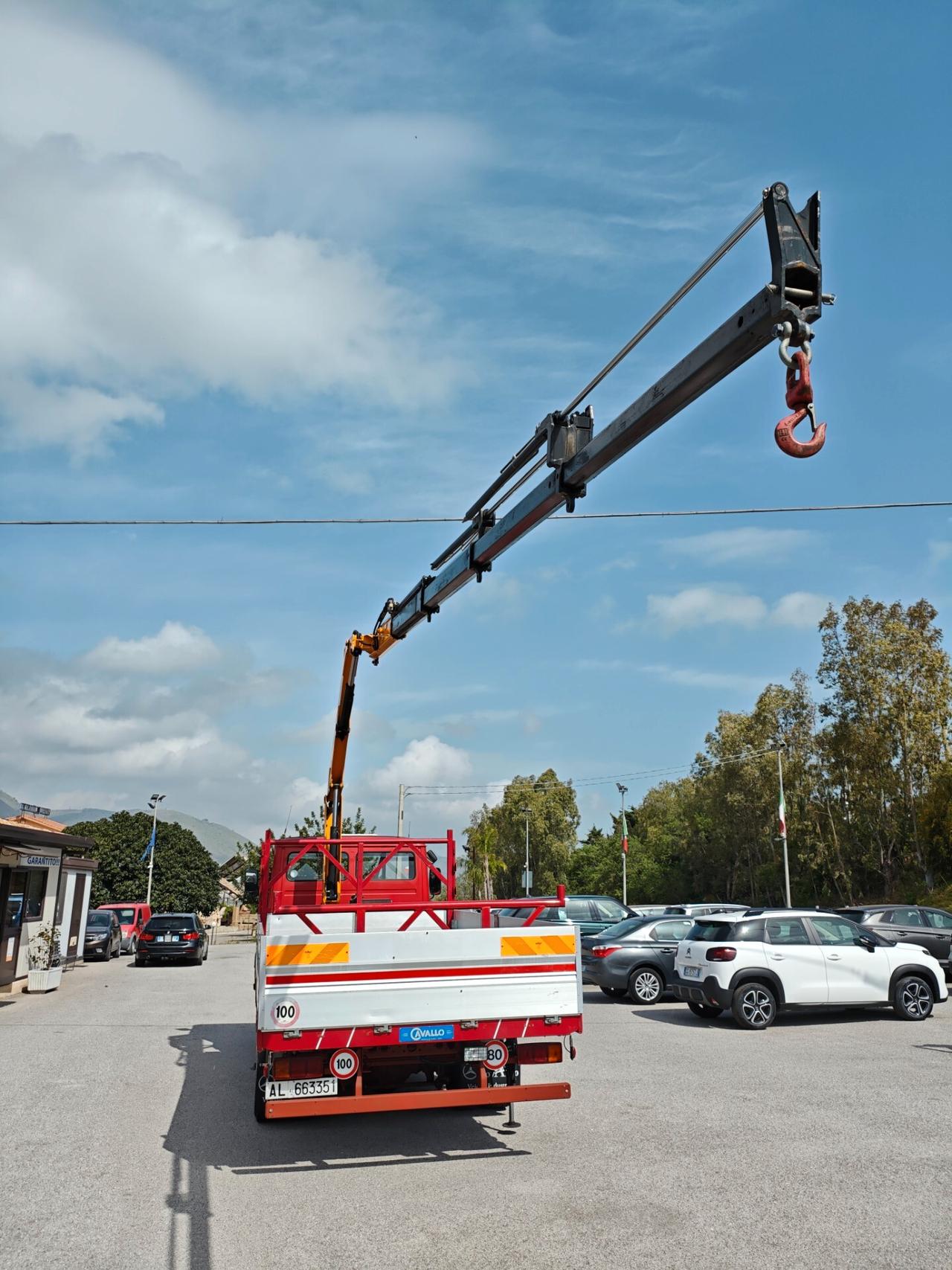 Mercedes Benz cassonato con Gru Effer