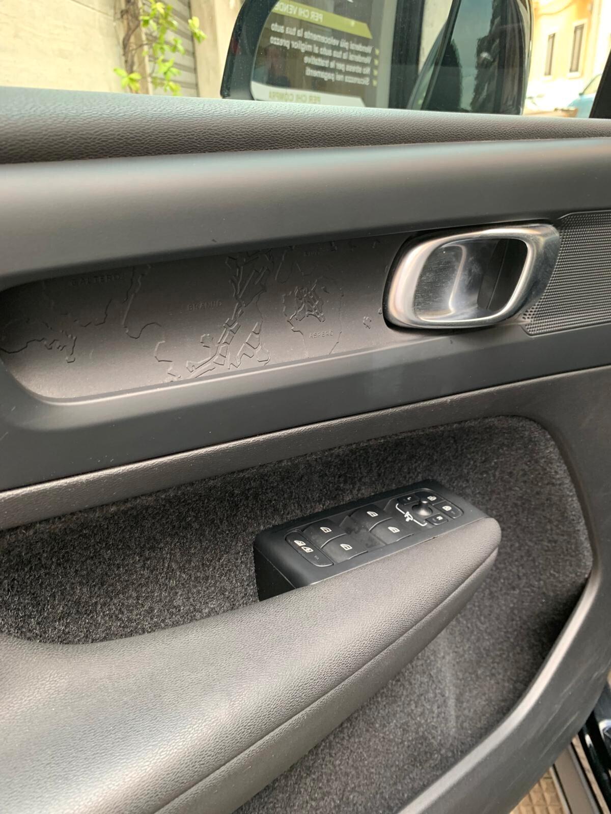 Volvo XC40 2023 **27.000KM**