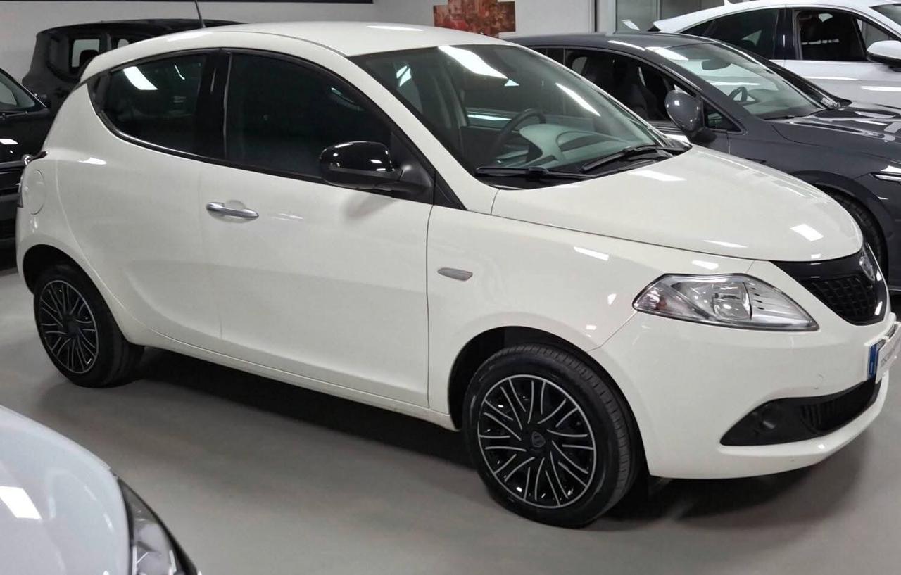Lancia Ypsilon 1.0 5 porte S&S Hybrid Gold Plus