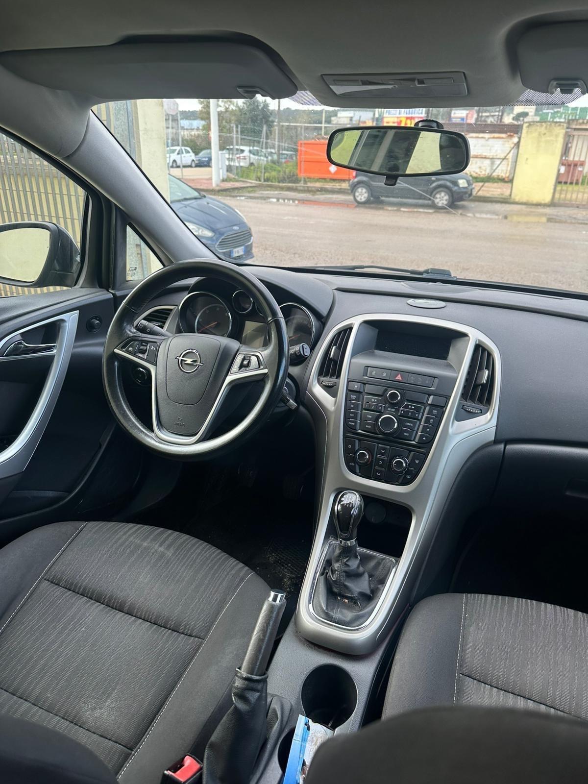 Opel Astra 1.7 diesel 2012 station wagon