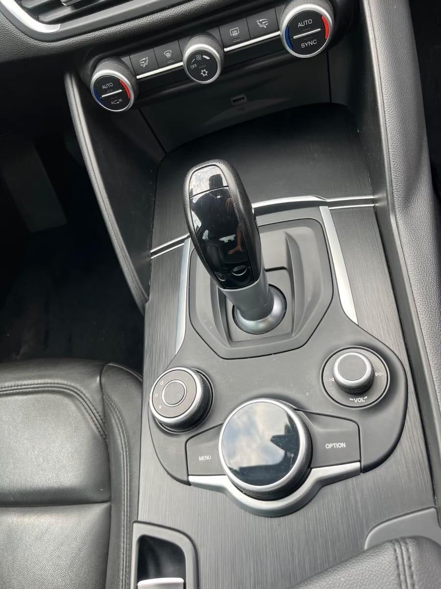 Alfa Romeo Giulia 2.0 Turbo 200 CV AT8 Super