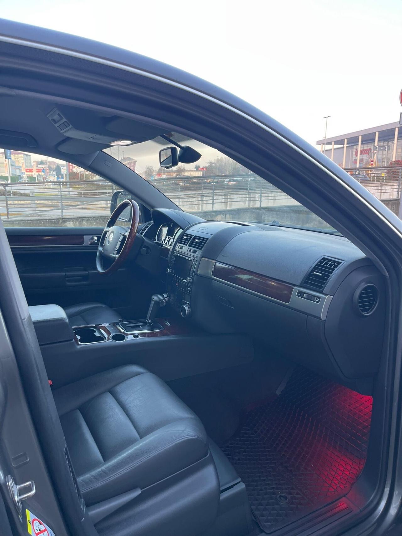 Volkswagen Touareg 240CV 3.0 TDI DPF V6 tip. Executive