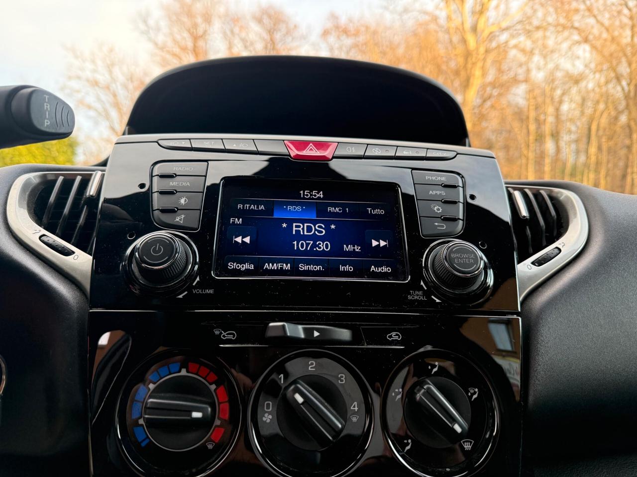 Lancia Ypsilon 1.3 MJT 95 CV 5Porte Gold E6