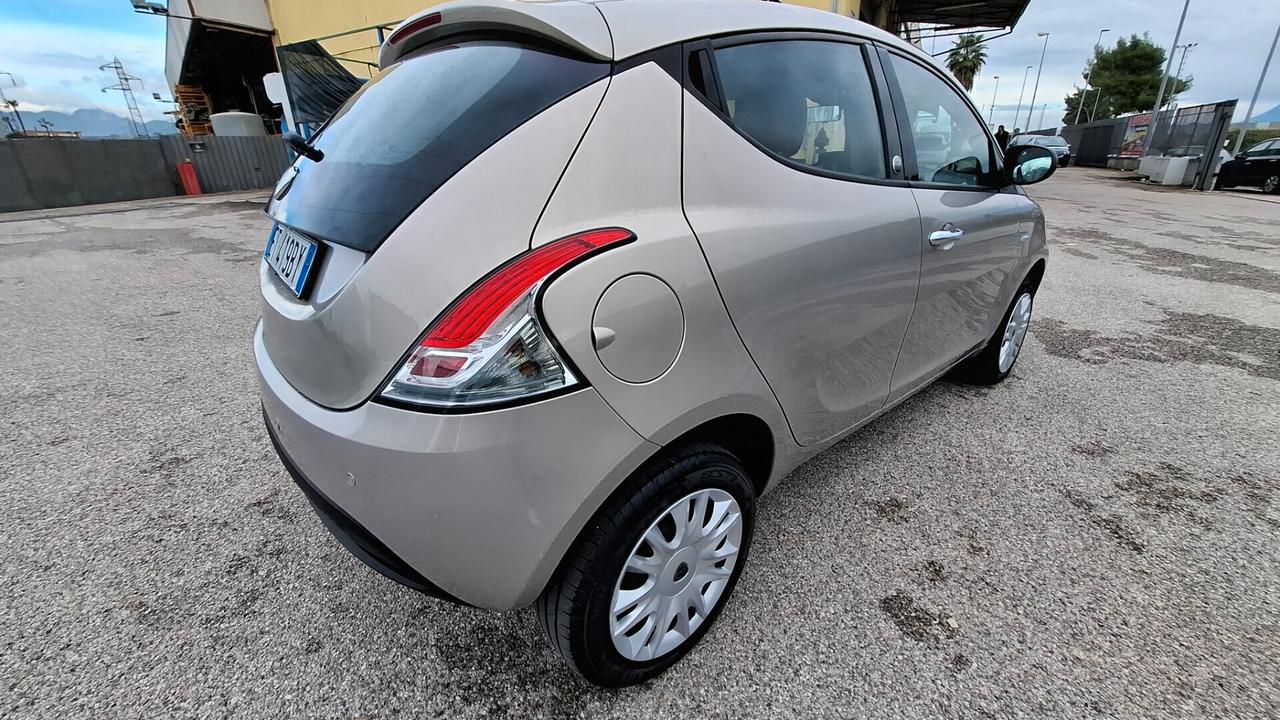 Lancia Ypsilon 0.9 TwinAir 85 CV 5 porte Metano Ecochic Gold