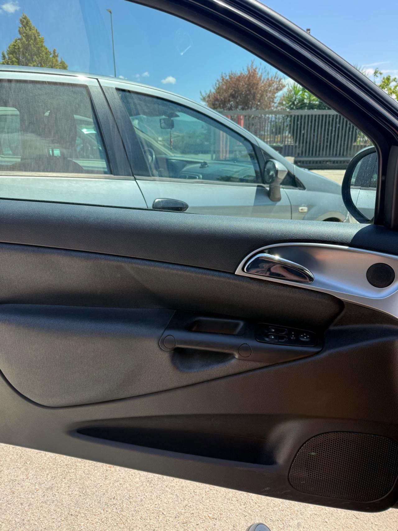 Lancia Ypsilon 1.3 MJT 75 CV Diva