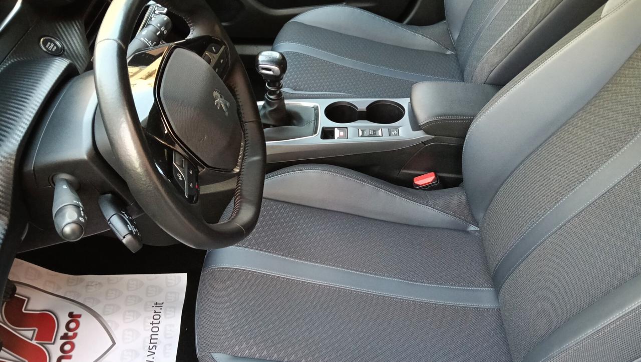 PEUGEOT 2008 1.2 BENZ-RETROC-NAVI