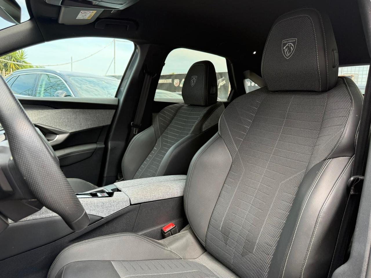 PEUGEOT 3008 2025 Hybrid 136 e-DCS6 GT 17000KM