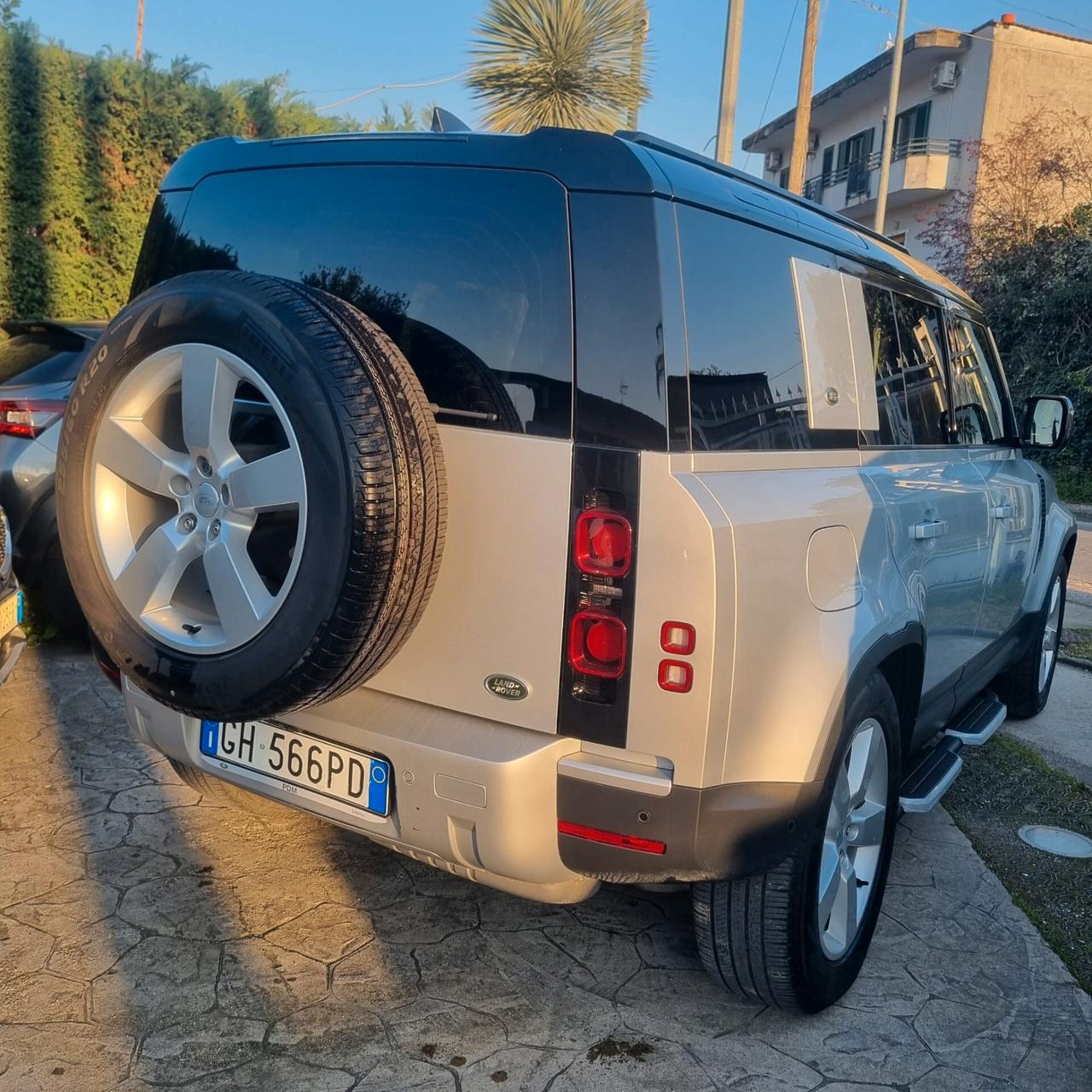 Land Rover Defender 110 3.0D I6 200 CV AWD Auto SE