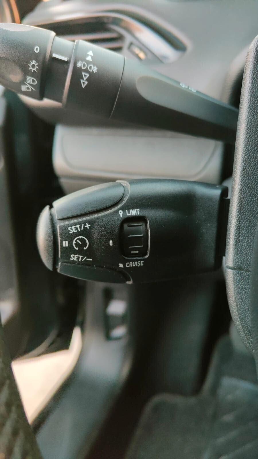 Peugeot 208 BlueHDi 75 5 porte Touch