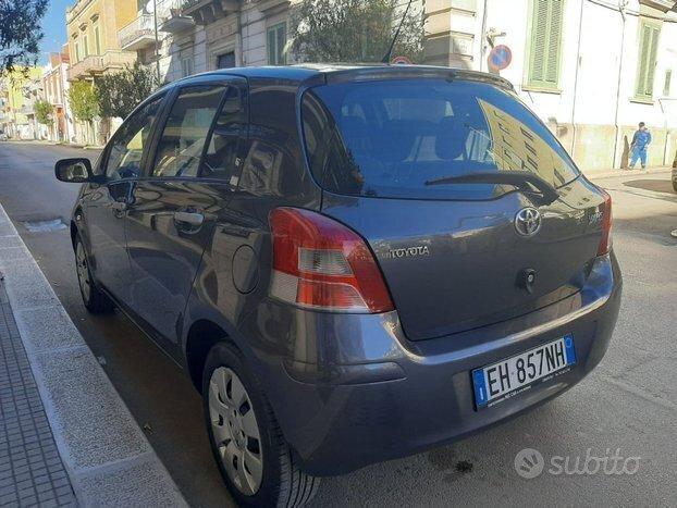 TOYOTA Yaris 1.0 BENZINA 69CV 5 porte Sol