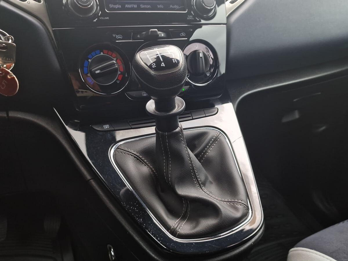 LANCIA YPSILON 900 SILVER