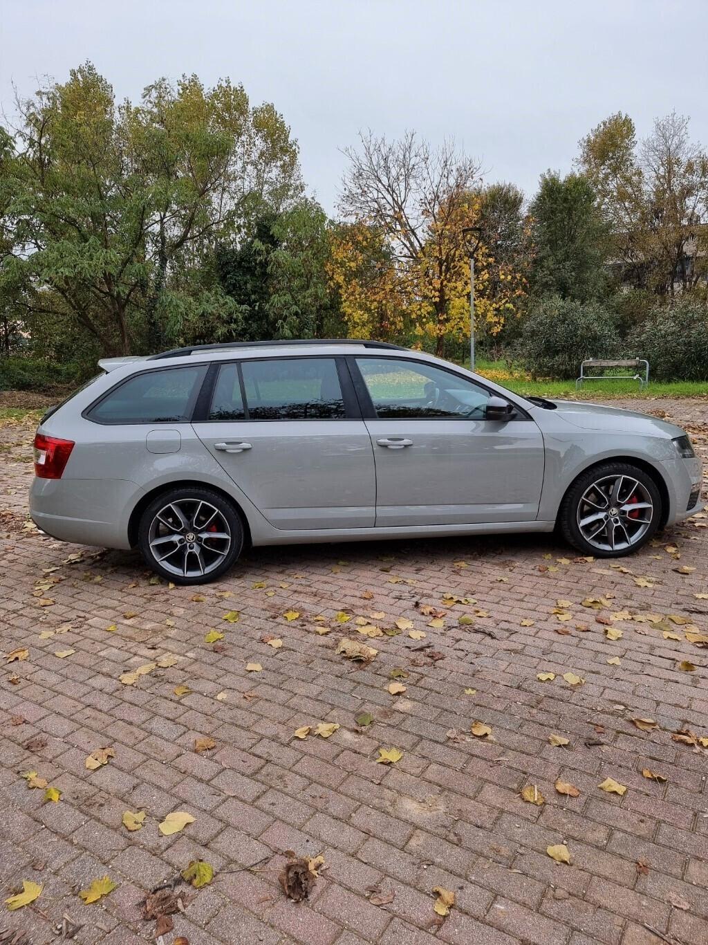 Skoda Octavia 2.0 TDI DSG Wagon RS Grigio Acciaio