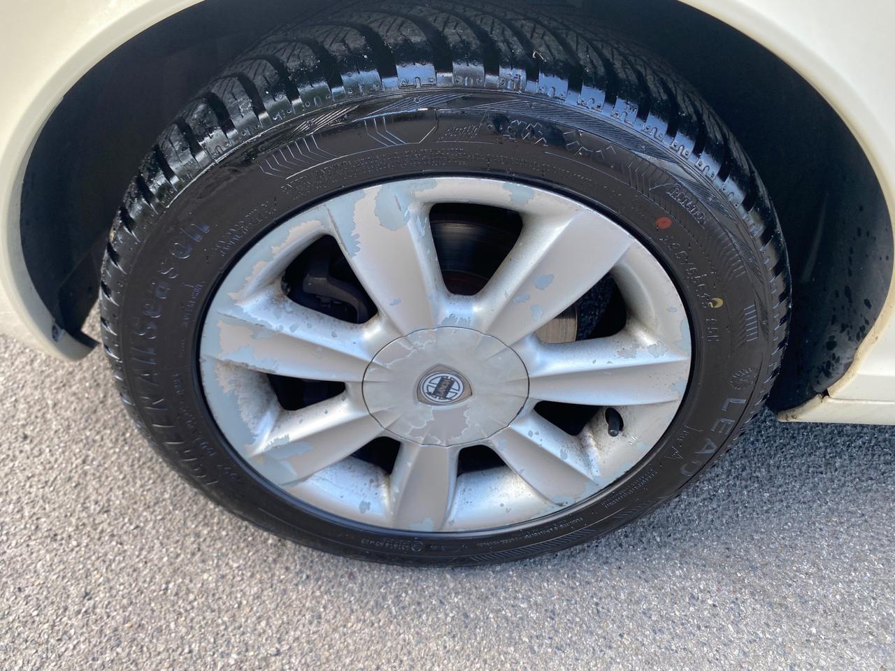 Lancia Ypsilon 1.2 16V Argento
