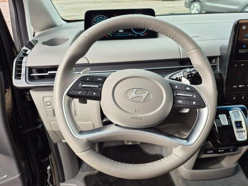 Hyundai Staria Staria 1.6 hev Luxury 2wd auto