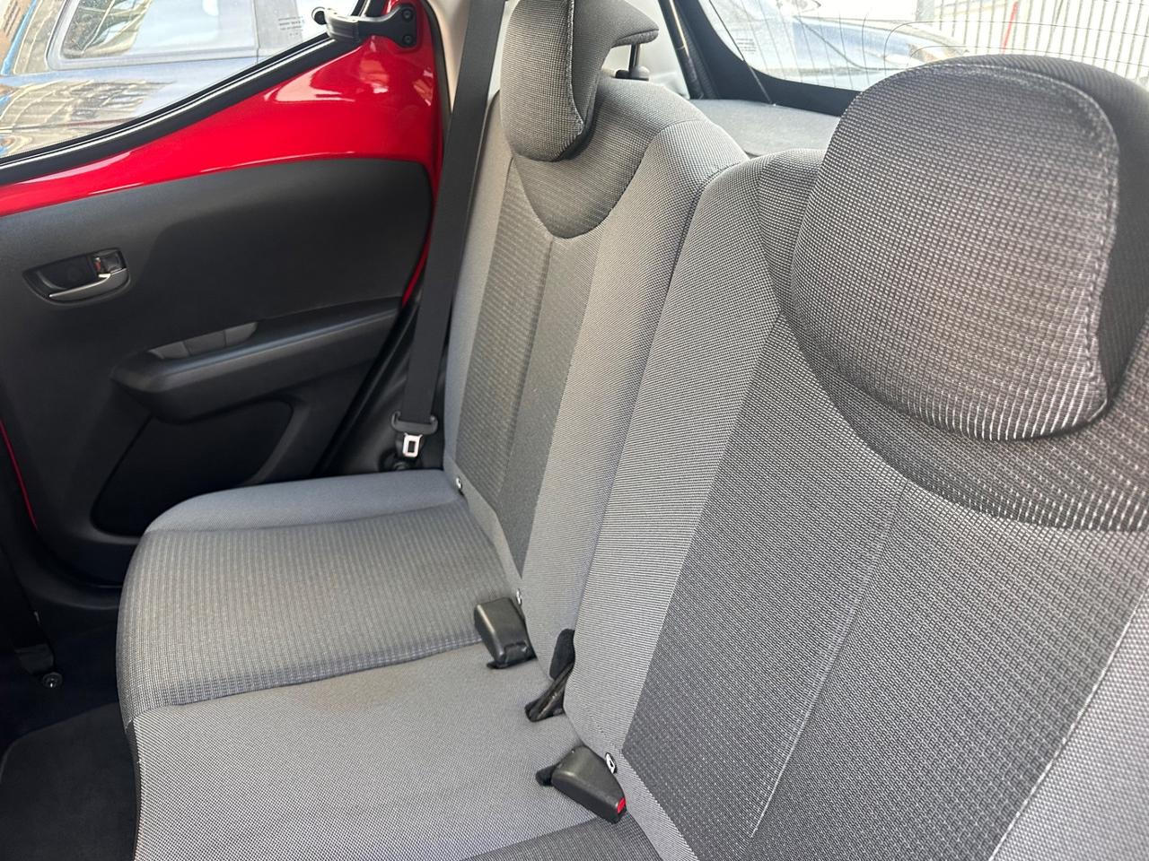 Toyota Aygo Connect 1.0 VVT-i 72 CV 5 porte x-play