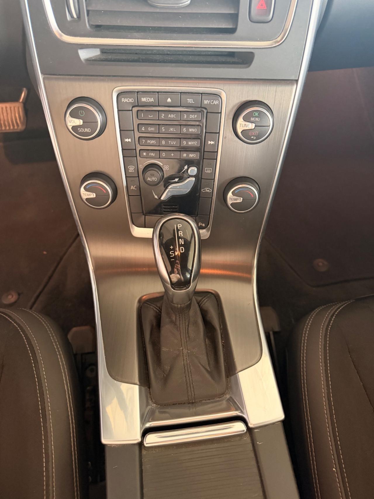 Volvo V60 D4 AWD Geartronic Momentum