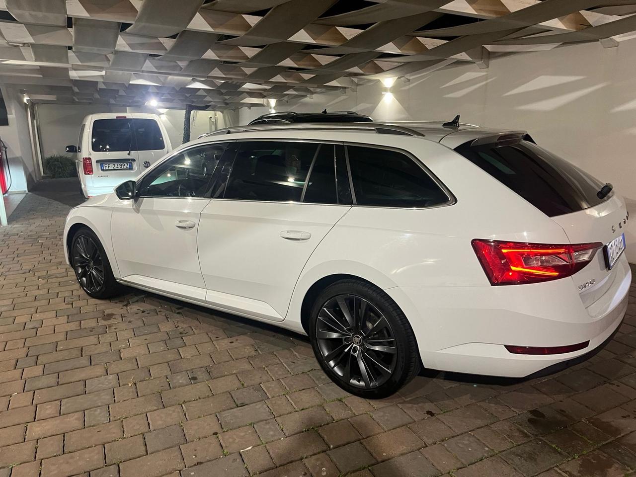 Skoda Superb 2.0 TDI EVO 200 CV SCR DSG Wagon 4x4 Executive