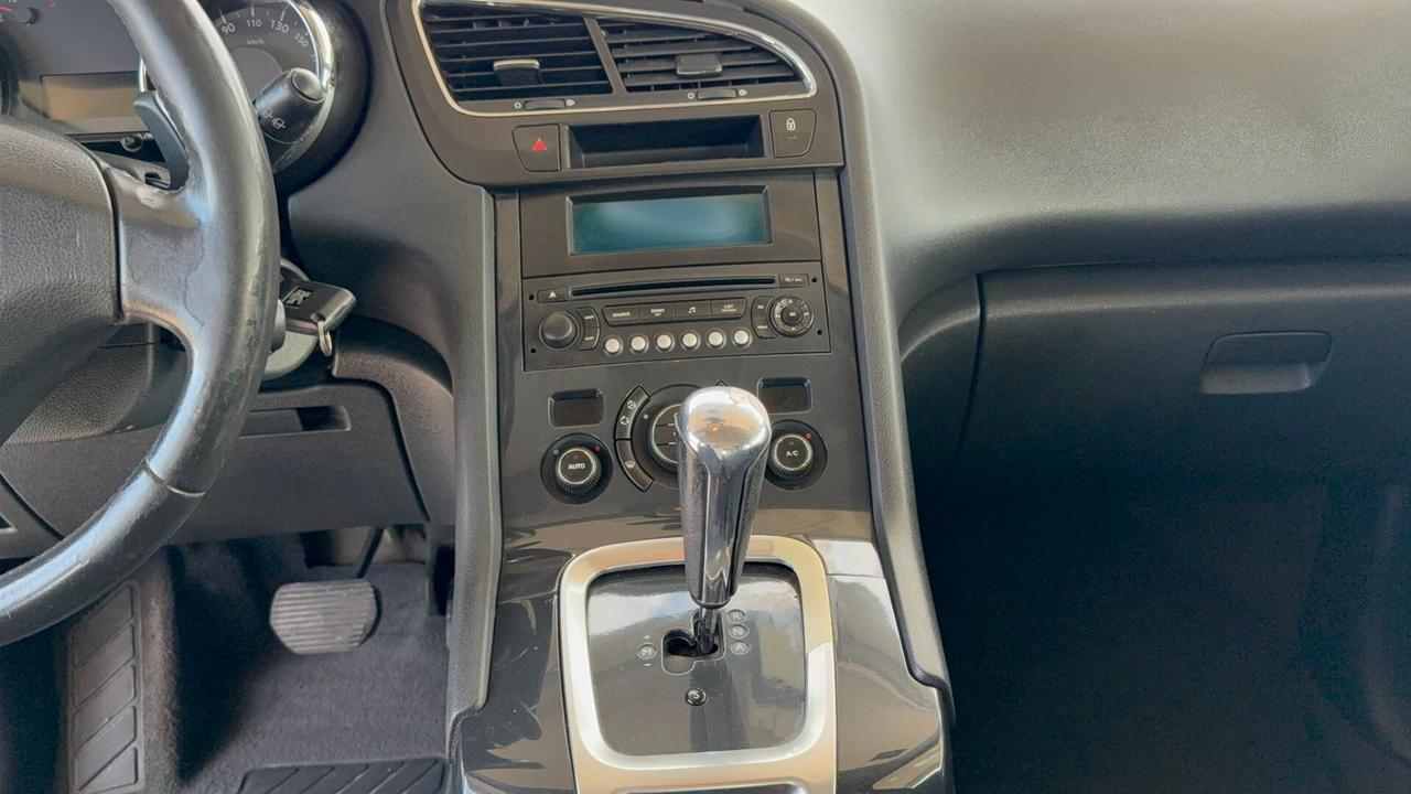 Peugeot 5008 1.6 HDi 112CV cambio robotizzato Tecno