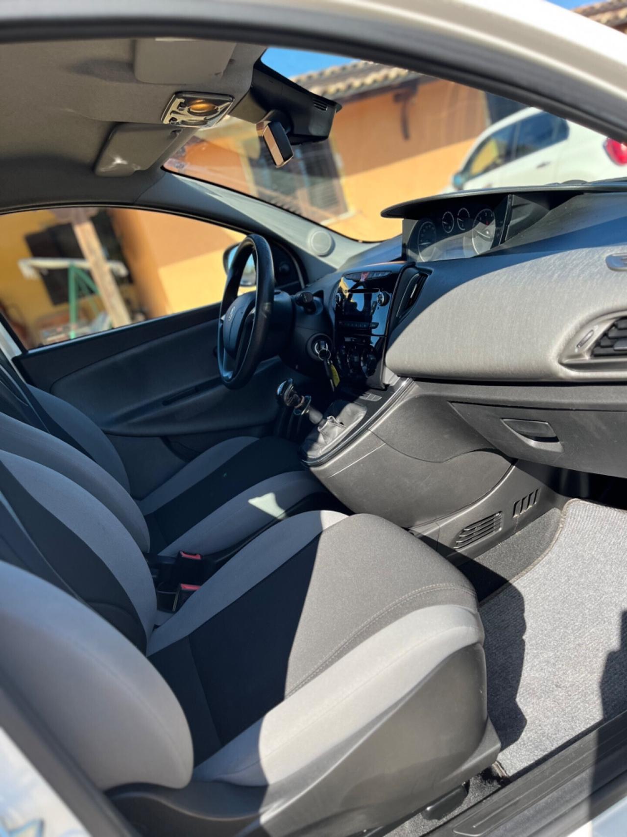 Lancia Ypsilon 1.2 69 CV