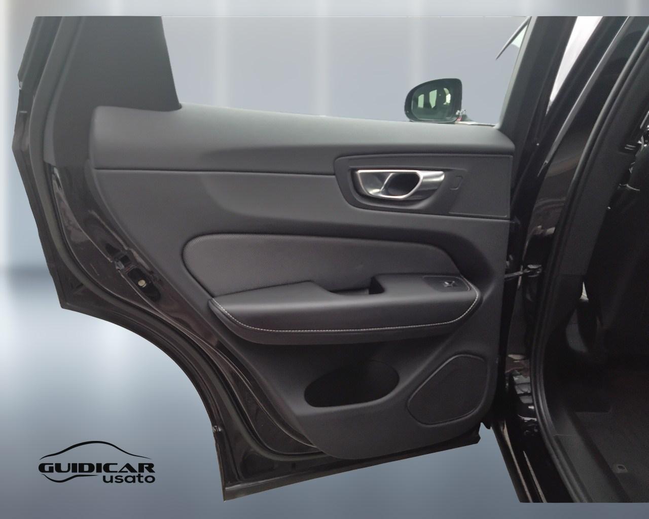 VOLVO XC60 II 2022 - XC60 2.0 b4 Plus Dark awd auto