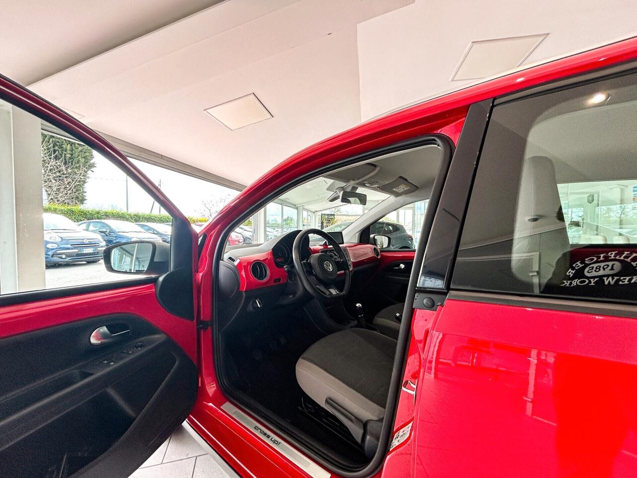 Volkswagen up! 1.0 75 CV 5p. cross up!