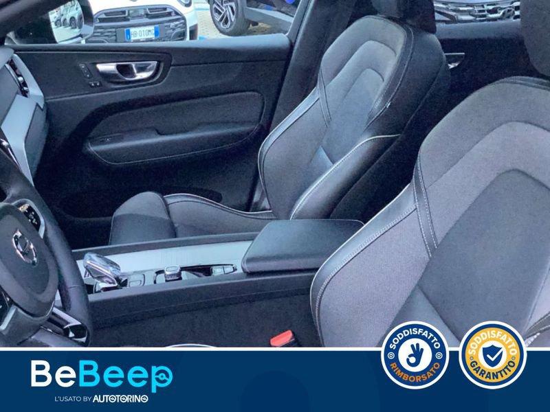 Volvo XC60 2.0 B4 PLUS DARK AUTO