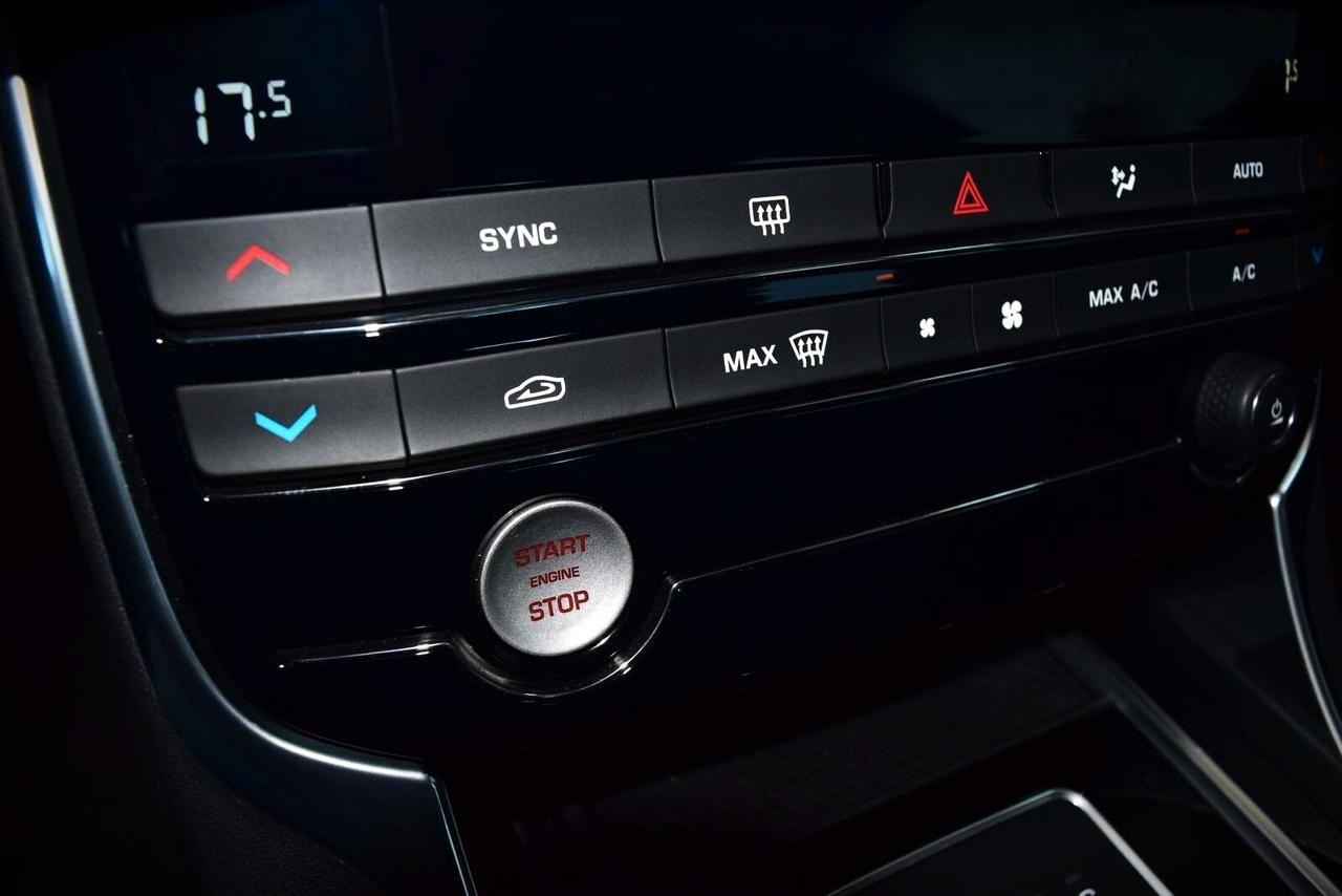 Jaguar XE 2.0 D 180 cv Automatica Prestige