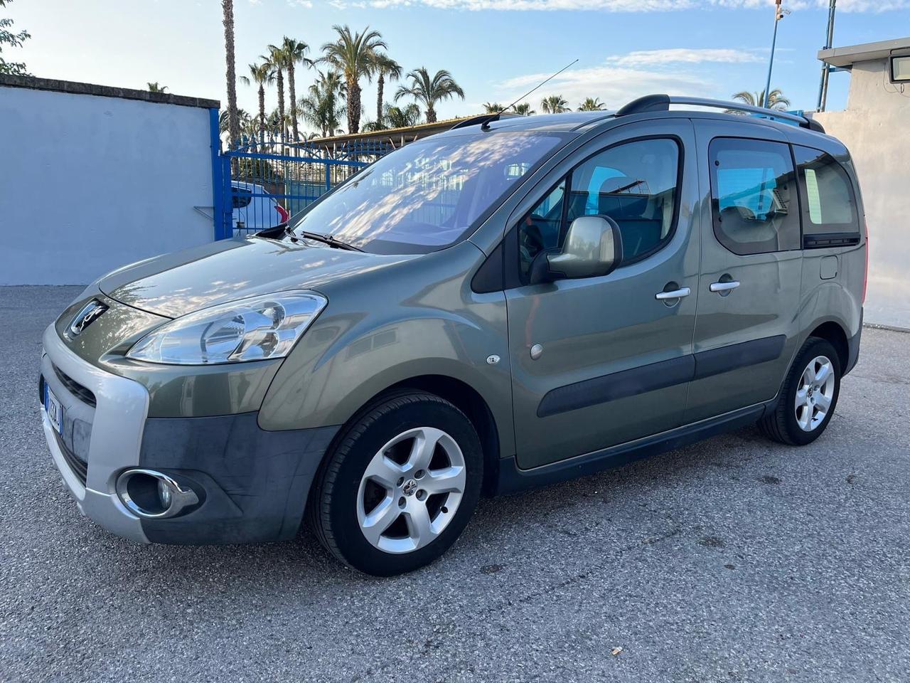 Peugeot partner tepee-5P-1.6 hdi-2012