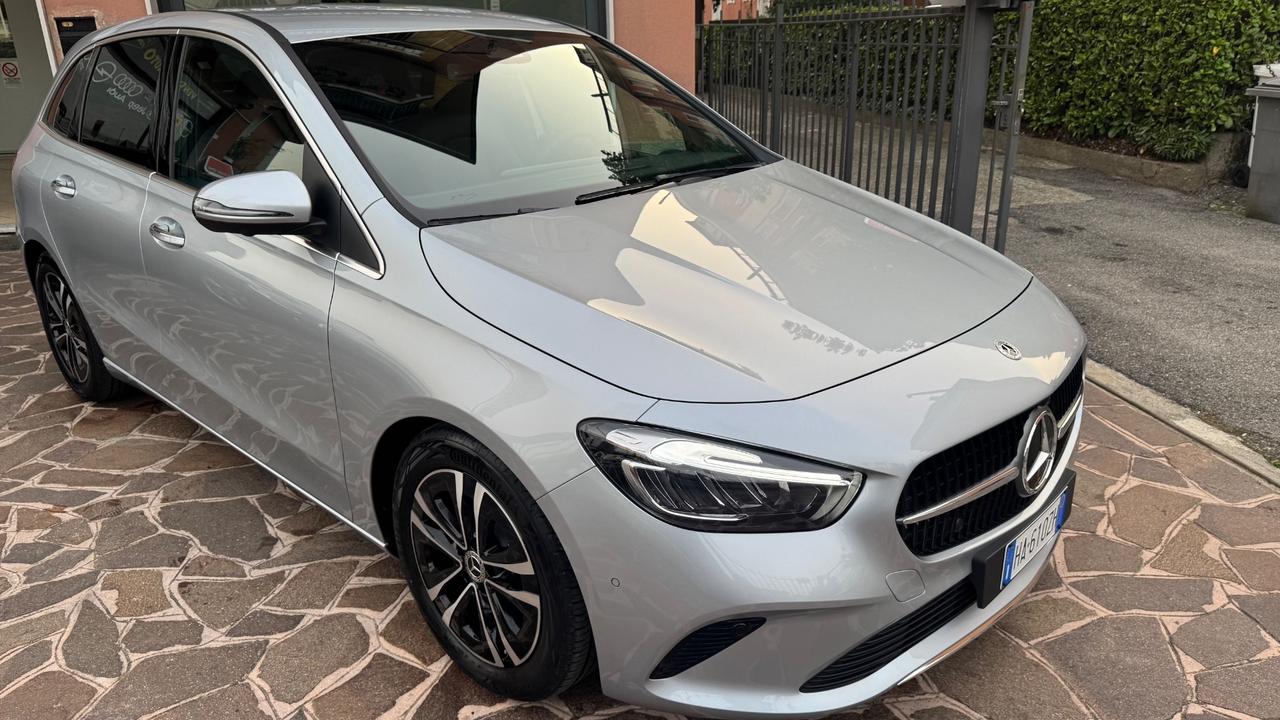MERCEDES B SPORTSTOURER CLASSE B NEW 180 D STREET EDITION
